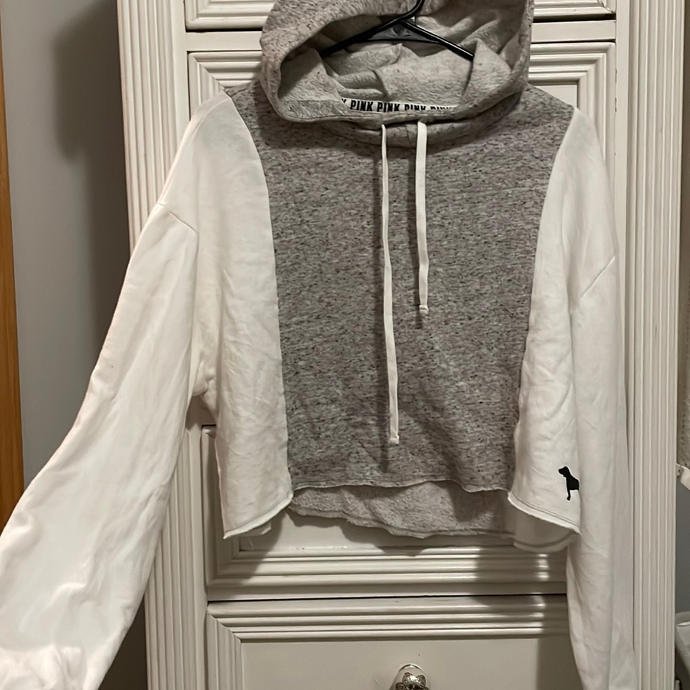 VS pink crop hoodie with drawstrings. Worn once